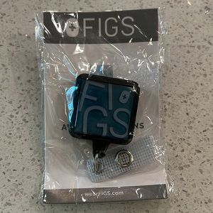 Figs Square badge Reel in Caribbean Blue